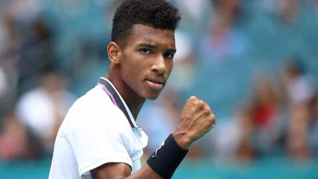 度使她在比 度使她在比